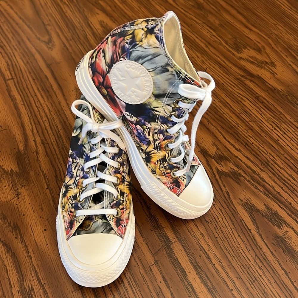 Converse Chuck Taylor All Star Lux Hi Floral Hidden Heel Wedge Sneaker Size 6.5
